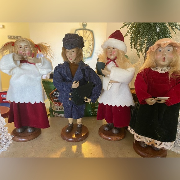 Other - Set of 4 vintage Festive Caroler Figurines